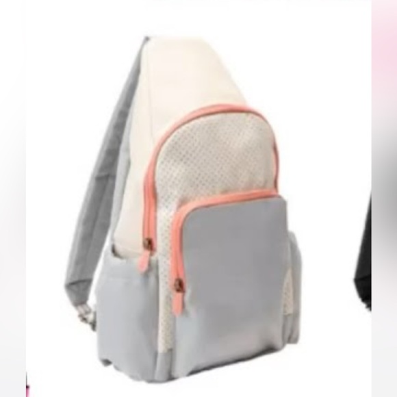 thirty-one Handbags - ✨NEW✨THIRTY-ONE SLING BACKPACK